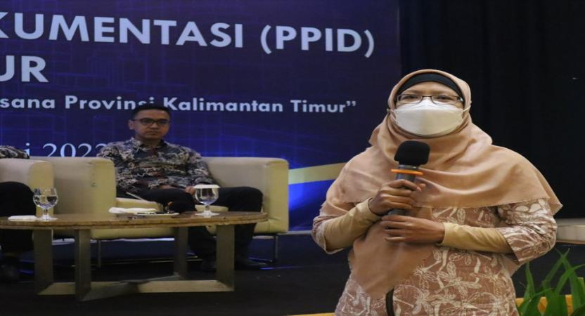 Setiap orang berhak berkomunikasi dan memperoleh informasi